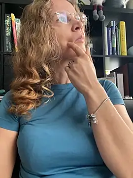 Snapshot of AnnikaRose chatting on October 1, 6:19 am AnnikaRose online show from October 1, 6:19 am