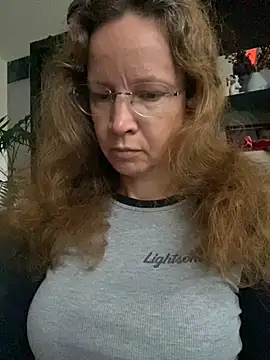 Snapshot of AnnikaRose chatting on October 8, 6:00 am AnnikaRose online show from October 8, 6:00 am