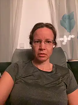 Snapshot of AnnikaRose chatting on December 5, 6:44 am AnnikaRose online show from December 5, 6:44 am