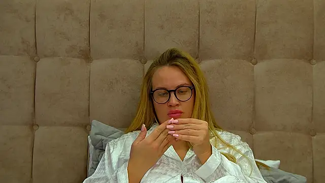 MariaNeumann online show from March 6, 10:09 am