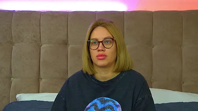 MariaNeumann online show from September 19, 6:15 am