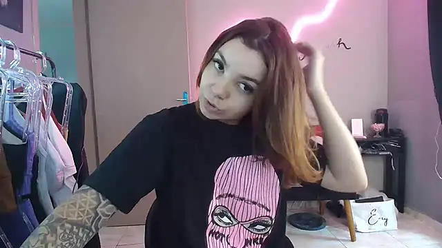 Snapshot of HotRuiva chatting on December 24, 6:06 pm HotRuiva online show from December 24, 6:06 pm