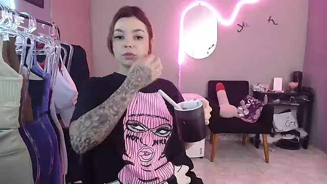 Snapshot of HotRuiva chatting on December 27, 1:50 pm HotRuiva online show from December 27, 1:50 pm