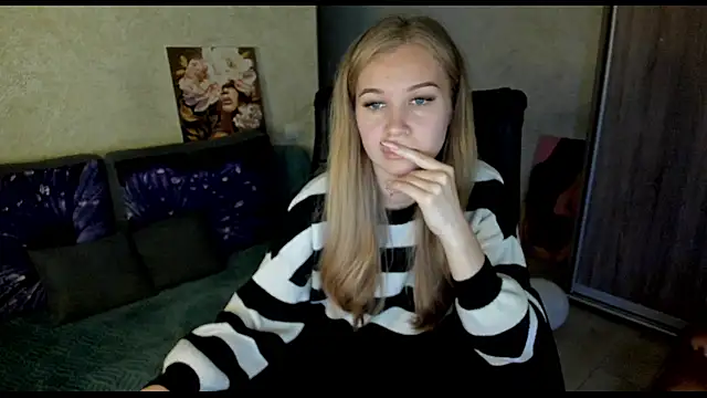 Snapshot of _NigoNika chatting on November 16, 12:44 pm NigoNika online show from November 16, 12:44 pm