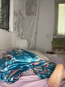 giuli zerozero online show from April 14, 11:49 am