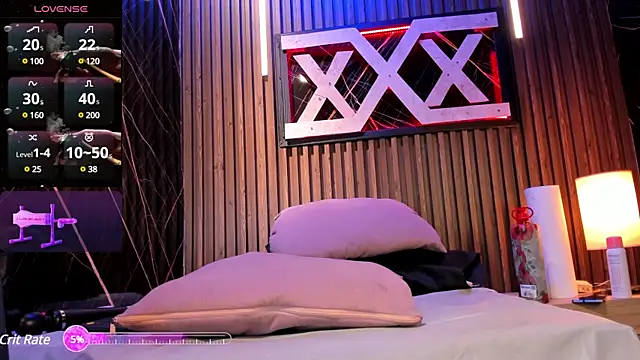 Snapshot of Kloe_Suarez_ chatting on February 14, 3:54 am Kloe Suarez online show from February 14, 3:54 am