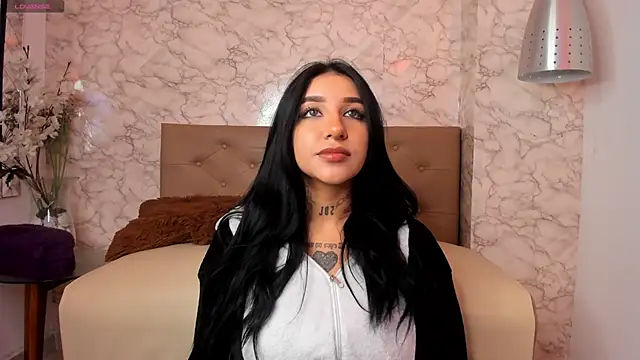 Snapshot of Leiaa_ chatting on December 15, 12:18 am Leiaa online show from December 15, 12:18 am