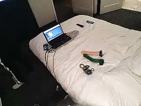 Snapshot of Jacknjimmyjohn chatting on December 11, 12:55 pm Jacknjimmyjohn online show from December 11, 12:55 pm