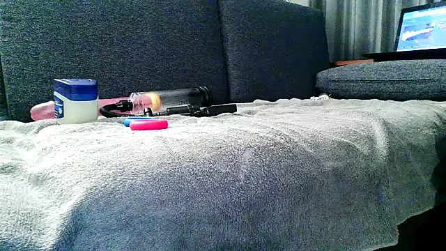 Snapshot of Jacknjimmyjohn chatting on October 9, 5:22 pm Jacknjimmyjohn online show from October 9, 5:22 pm