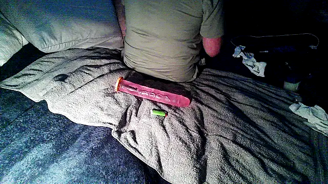 Snapshot of Jacknjimmyjohn chatting on December 15, 12:20 pm Jacknjimmyjohn online show from December 15, 12:20 pm