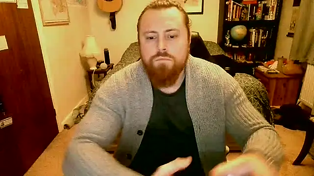 Snapshot of Hairy_Guy30 chatting on February 5, 10:33 pm Hairy Guy30 online show from February 5, 10:33 pm