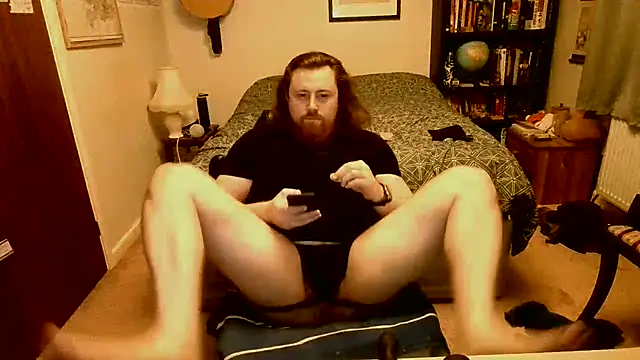 Snapshot of Hairy_Guy30 chatting on February 22, 9:15 pm Hairy Guy30 online show from February 22, 9:15 pm