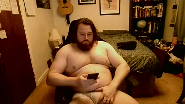 Snapshot of Hairy_Guy30 chatting on November 18, 12:27 am Hairy Guy30 online show from November 18, 12:27 am