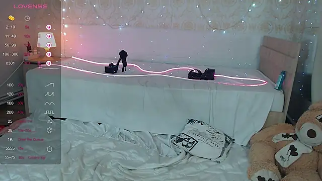 Alice here online show from February 27, 11:15 pm