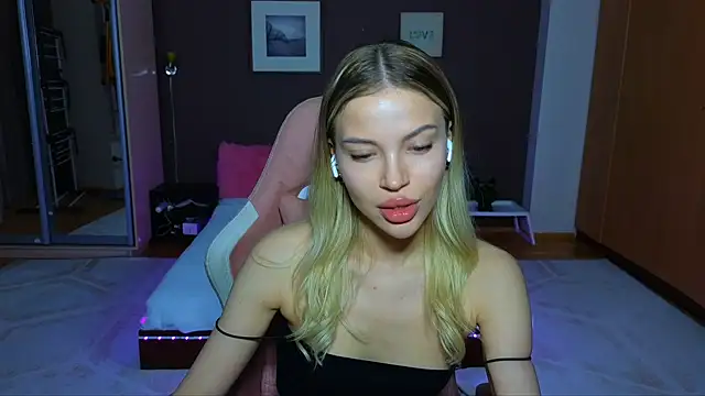 EmmyMills online show from January 18, 8:51 pm