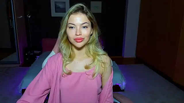 EmmyMills online show from February 15, 10:21 pm