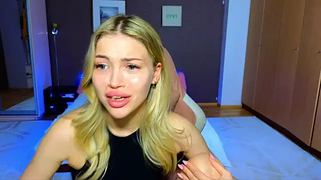 EmmyMills online show from March 23, 12:47 am