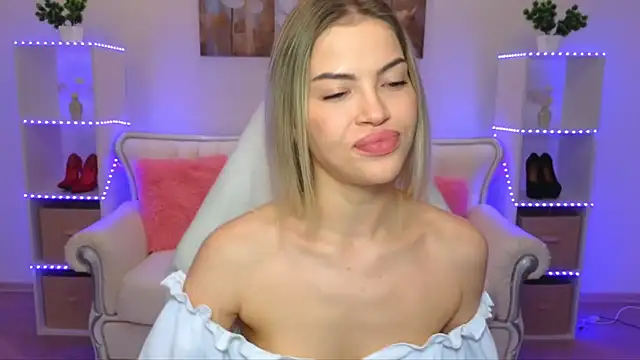 EmmyMills online show from November 29, 2:09 pm