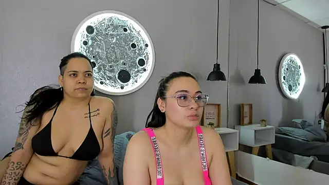 Snapshot of naughtylesbians__ chatting on December 22, 3:00 am naughtylesbians online show from December 22, 3:00 am