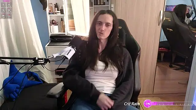 Snapshot of MemiKouki chatting on February 18, 7:19 pm MemiKouki online show from February 18, 7:19 pm