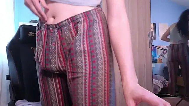 Snapshot of MemiKouki chatting on September 14, 5:01 pm MemiKouki online show from September 14, 5:01 pm