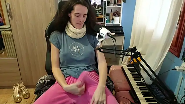 Snapshot of MemiKouki chatting on December 21, 4:03 pm MemiKouki online show from December 21, 4:03 pm