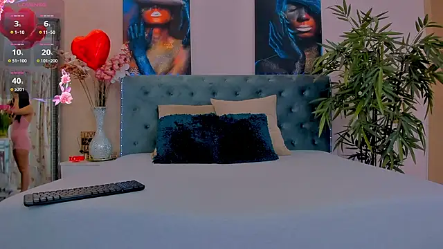 MichelleReys online show from March 7, 9:06 pm