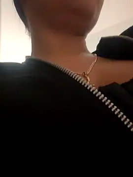 MichelleReys online show from September 15, 4:07 pm