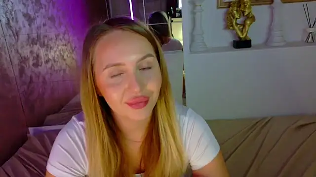 Snapshot of lexy_a chatting on December 17, 5:35 am lexy a online show from December 17, 5:35 am