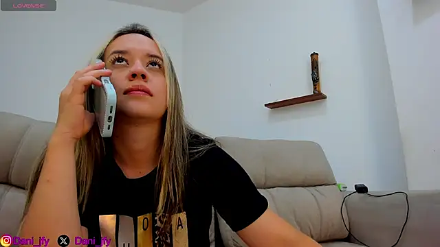 Snapshot of Dani_javi chatting on November 30, 12:36 am Dani javi online show from November 30, 12:36 am