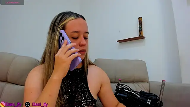 Snapshot of Dani_javi chatting on December 3, 12:29 am Dani javi online show from December 3, 12:29 am