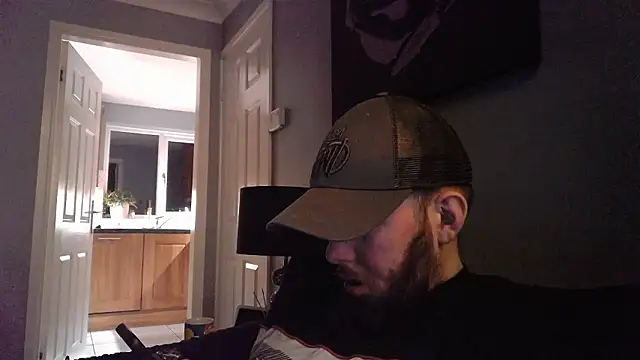 Snapshot of Chubbydan chatting on December 4, 6:11 am Chubbydan online show from December 4, 6:11 am