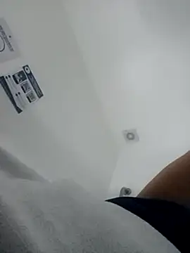 Snapshot of fire_menxxx001 chatting on December 22, 3:44 am fire menxxx001 online show from December 22, 3:44 am