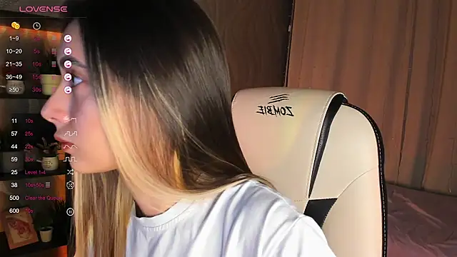 Snapshot of DarlaLike chatting on November 21, 3:38 am DarlaLike online show from November 21, 3:38 am