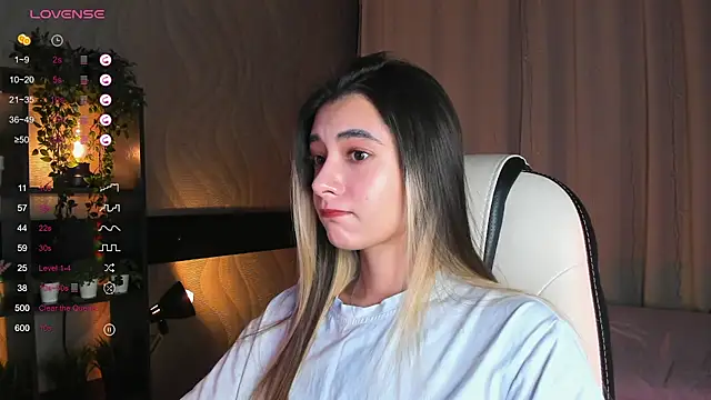 Snapshot of DarlaLike chatting on December 3, 3:36 am DarlaLike online show from December 3, 3:36 am