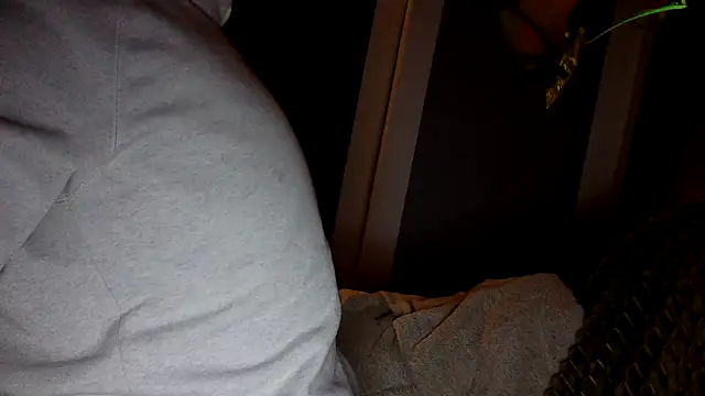 donhulio482 online show from February 18, 2:16 am