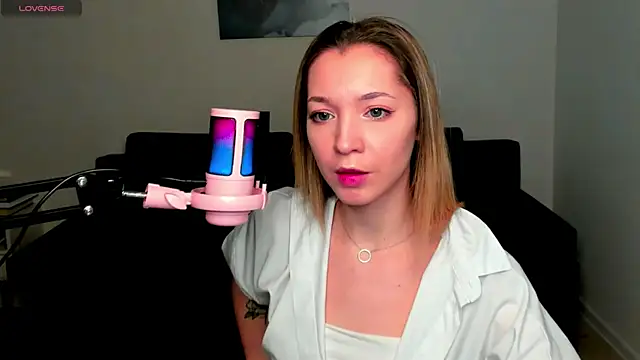 MiaThaine online show from January 3, 4:00 am