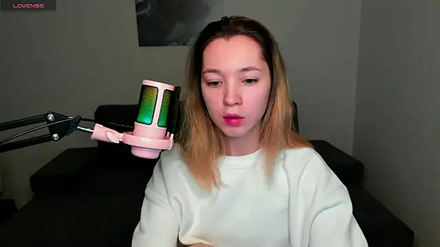 MiaThaine online show from January 17, 1:03 pm