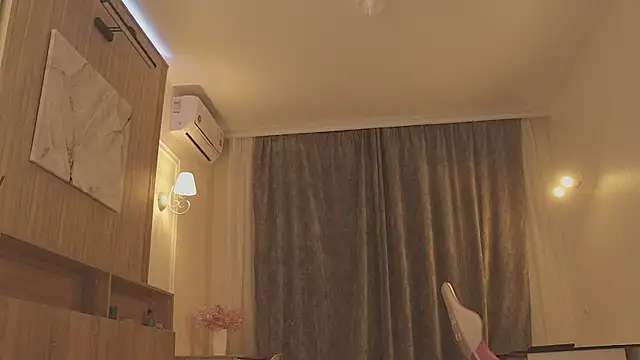 MiaThaine online show from February 27, 3:28 am