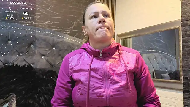 charlotte  G online show from November 24, 9:31 am