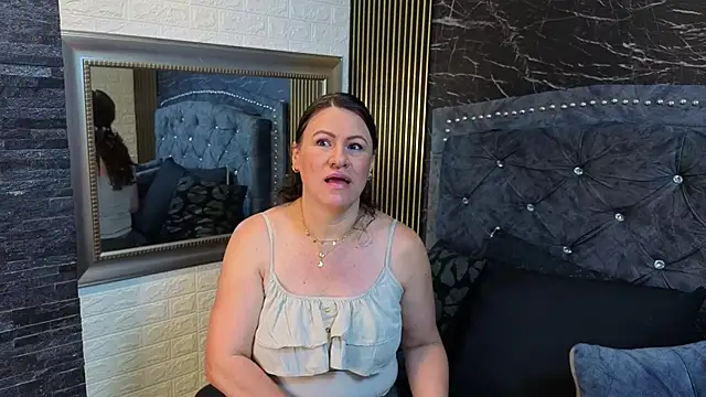 charlotte  G online show from June 3, 11:24 am