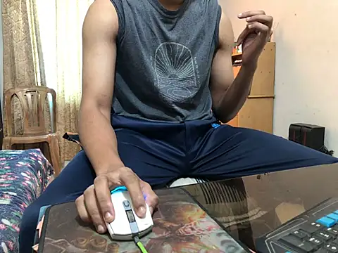 Snapshot of Zeuhorny chatting on December 5, 5:37 am Zeuhorny online show from December 5, 5:37 am