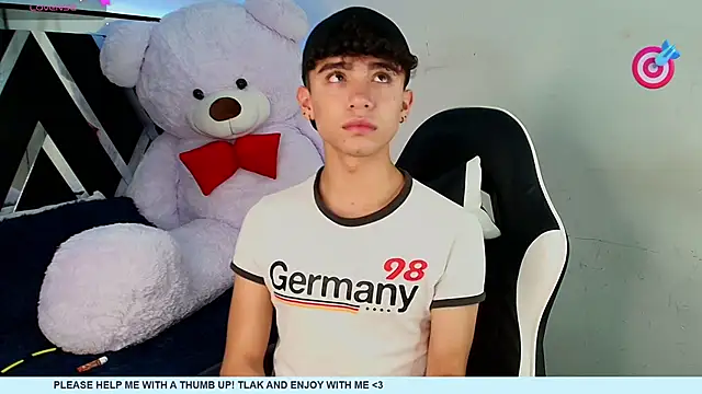 Niico Cruz online show from February 19, 7:39 am