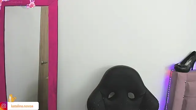 Katalina novoa online show from February 1, 12:40 am