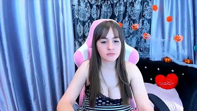 Snapshot of KamilaFoxy chatting on October 28, 3:54 am KamilaFoxy online show from October 28, 3:54 am