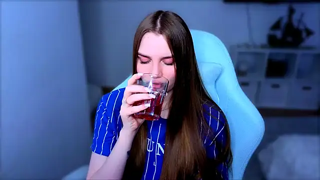 StellaLawless online show from December 18, 9:21 pm