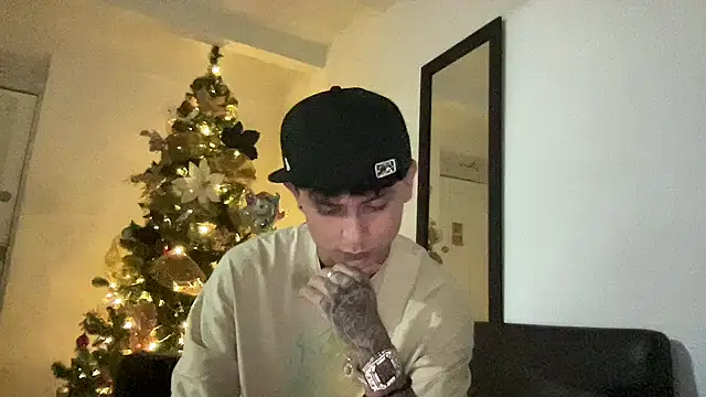 Snapshot of bob_petterson chatting on December 19, 2:12 am bob petterson online show from December 19, 2:12 am