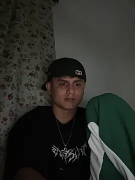 Snapshot of bob_petterson chatting on January 1, 3:23 am bob petterson online show from January 1, 3:23 am