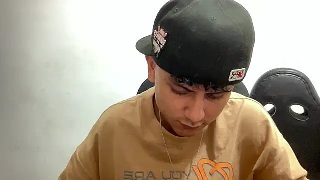 Snapshot of bob_petterson chatting on January 3, 10:29 pm bob petterson online show from January 3, 10:29 pm