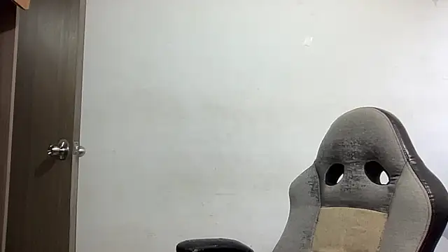 Snapshot of bob_petterson chatting on January 5, 10:19 pm bob petterson online show from January 5, 10:19 pm